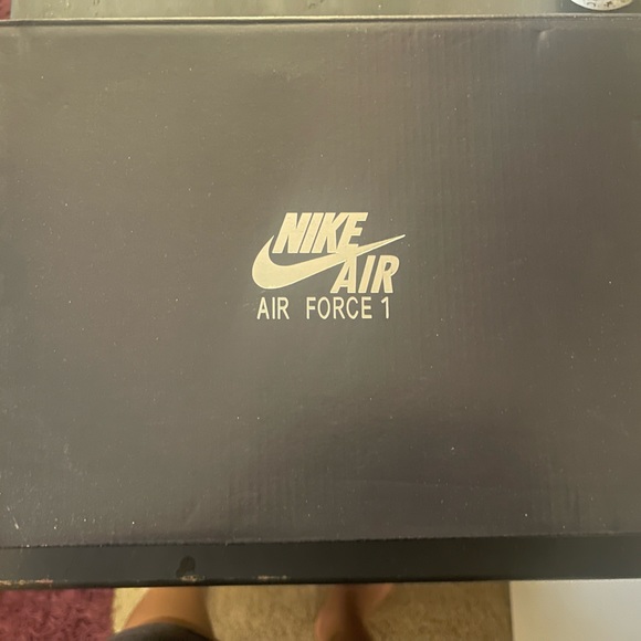 Air Force 1s LowTop - Picture 3 of 4